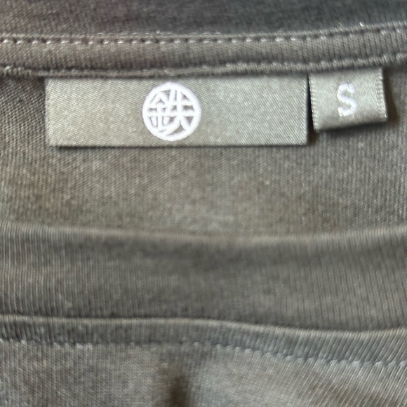 Village Hidden In Iron Short Sleeve Graphic Shirt Size Small Excellent Condition - Picture 6 of 10